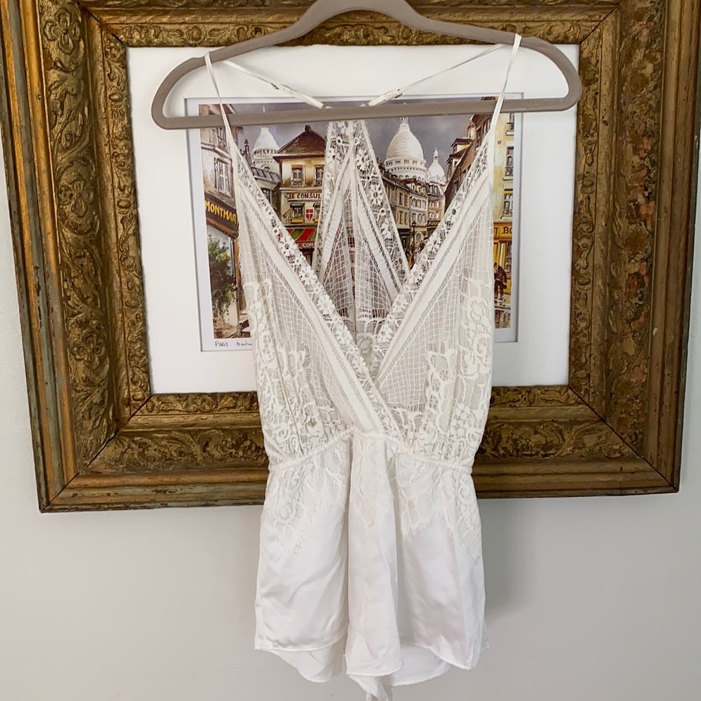 Flora nimrod xs white satin and lace romper